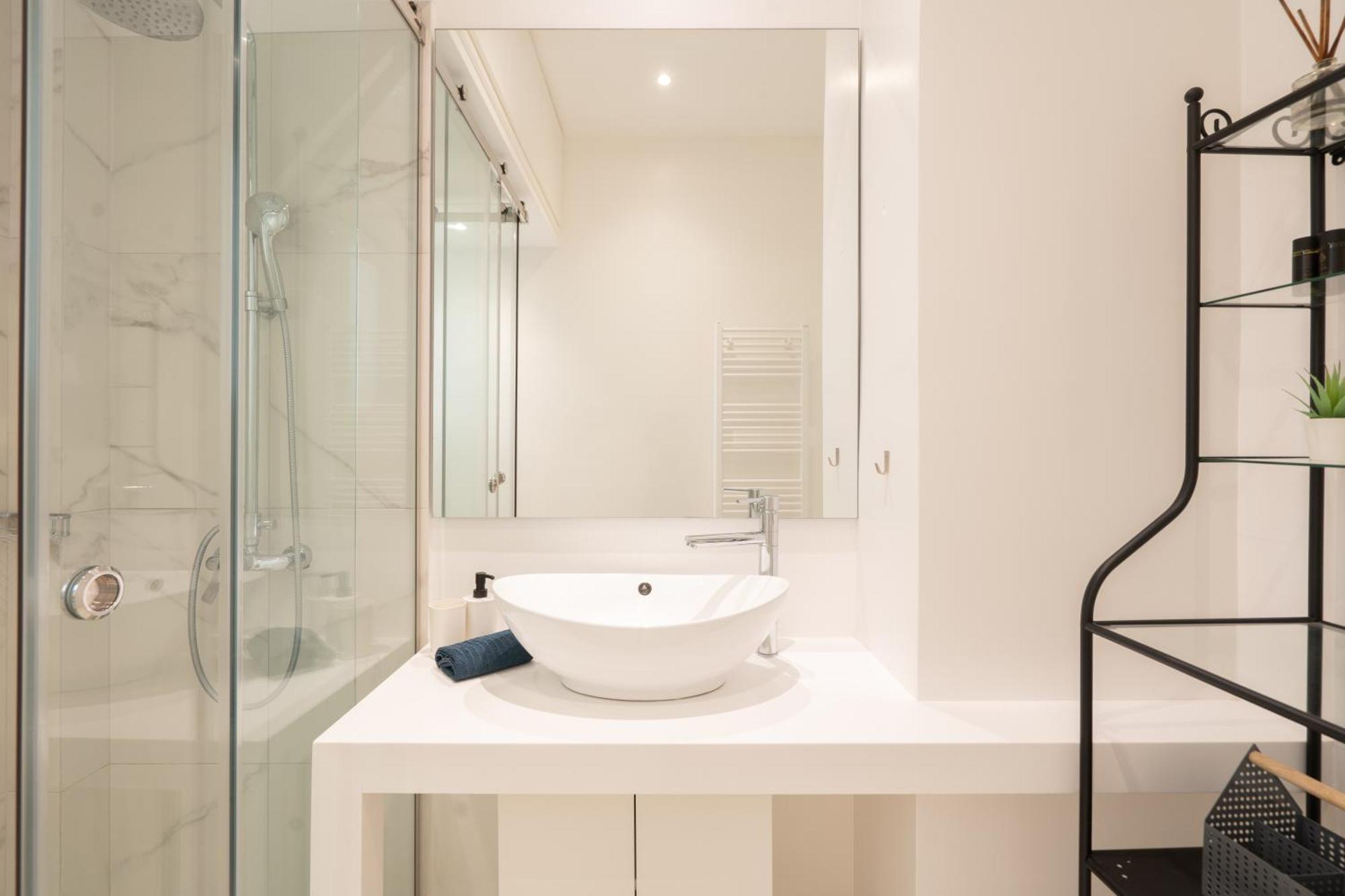 Sophisticated Modern Apt In Athens Center Екстер'єр фото